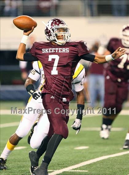 Thumbnail 1 in Mesquite vs. Garland (5A Division 1 Area Playoff ) photogallery.