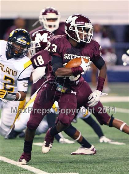 Thumbnail 3 in Mesquite vs. Garland (5A Division 1 Area Playoff ) photogallery.