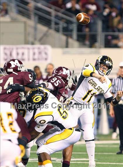 Thumbnail 1 in Mesquite vs. Garland (5A Division 1 Area Playoff ) photogallery.