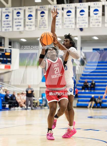 Thumbnail 3 in Westminster Schools of Augusta vs. Laney (100 Black Men of Augusta Thanksgiving Classic) photogallery.