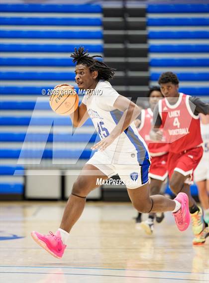 Thumbnail 3 in Westminster Schools of Augusta vs. Laney (100 Black Men of Augusta Thanksgiving Classic) photogallery.