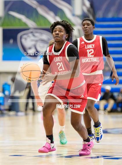 Thumbnail 3 in Westminster Schools of Augusta vs. Laney (100 Black Men of Augusta Thanksgiving Classic) photogallery.