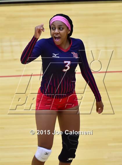 Thumbnail 2 in MacArthur [Douglas] vs Roosevelt [Theodore] (BAC) photogallery.