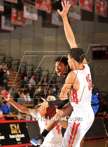 Thumbnail 1 in Shadow Mountain @ Mater Dei (Nike Extravaganza) photogallery.