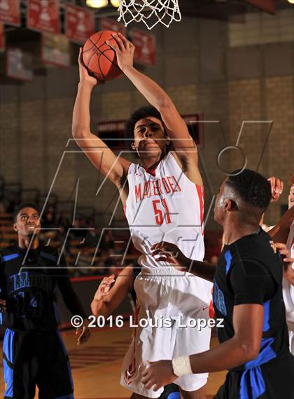 Thumbnail 2 in Shadow Mountain @ Mater Dei (Nike Extravaganza) photogallery.