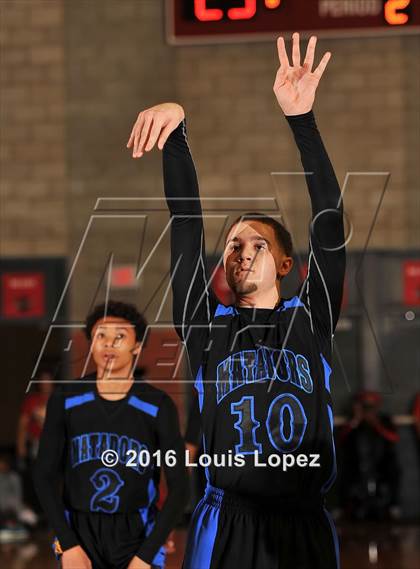 Thumbnail 1 in Shadow Mountain @ Mater Dei (Nike Extravaganza) photogallery.