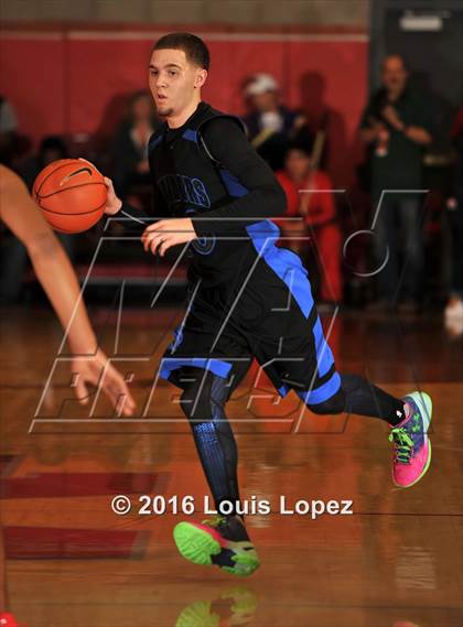 Thumbnail 3 in Shadow Mountain @ Mater Dei (Nike Extravaganza) photogallery.