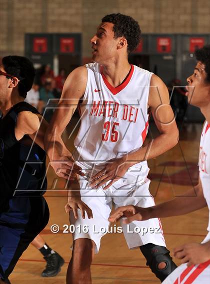 Thumbnail 3 in Shadow Mountain @ Mater Dei (Nike Extravaganza) photogallery.