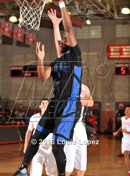 Thumbnail 3 in Shadow Mountain @ Mater Dei (Nike Extravaganza) photogallery.