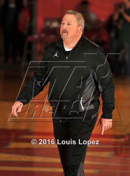 Thumbnail 2 in Shadow Mountain @ Mater Dei (Nike Extravaganza) photogallery.
