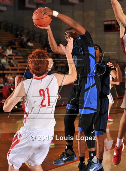 Thumbnail 2 in Shadow Mountain @ Mater Dei (Nike Extravaganza) photogallery.