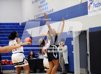 Thumbnail 2 in Dawson vs. Sam Rayburn (McDonald's Texas Invitational) photogallery.