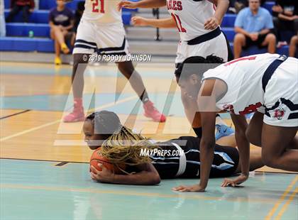Thumbnail 3 in Dawson vs. Sam Rayburn (McDonald's Texas Invitational) photogallery.
