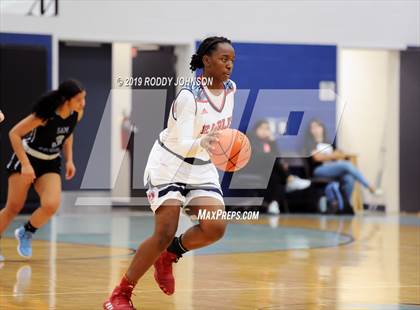 Thumbnail 2 in Dawson vs. Sam Rayburn (McDonald's Texas Invitational) photogallery.