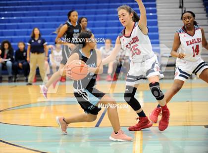 Thumbnail 2 in Dawson vs. Sam Rayburn (McDonald's Texas Invitational) photogallery.