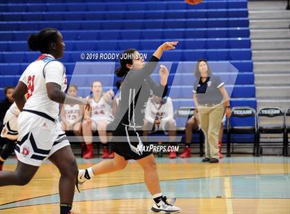 Thumbnail 2 in Dawson vs. Sam Rayburn (McDonald's Texas Invitational) photogallery.