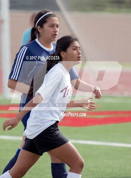 Thumbnail 3 in CALS Early College vs. USC Hybrid (CIF LA City Section D5 Final) photogallery.