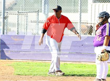 Thumbnail 3 in Dominguez vs. Lynwood photogallery.