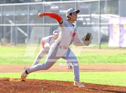 Thumbnail 3 in Dominguez vs. Lynwood photogallery.