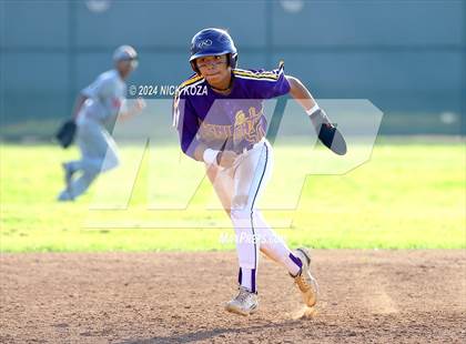 Thumbnail 3 in Dominguez vs. Lynwood photogallery.