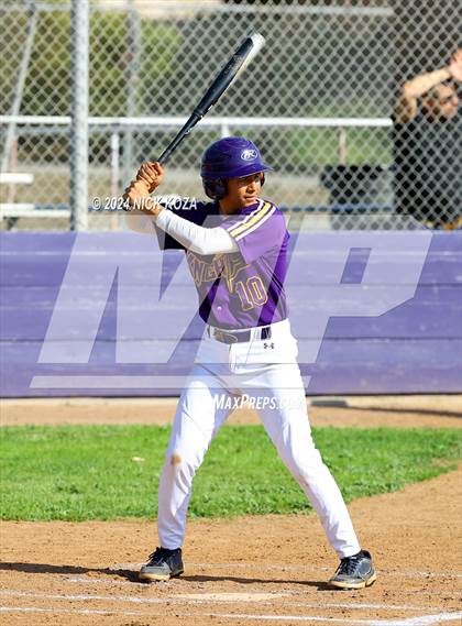 Thumbnail 3 in Dominguez vs. Lynwood photogallery.