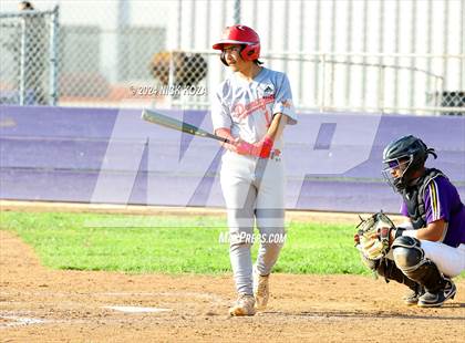 Thumbnail 3 in Dominguez vs. Lynwood photogallery.
