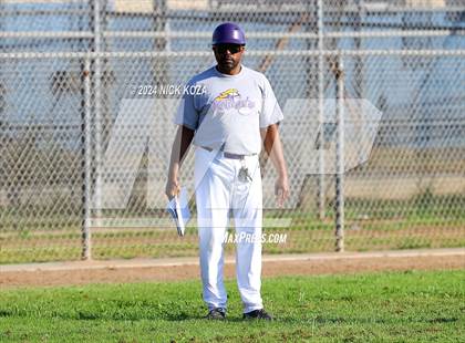 Thumbnail 3 in Dominguez vs. Lynwood photogallery.