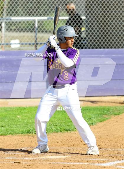 Thumbnail 3 in Dominguez vs. Lynwood photogallery.