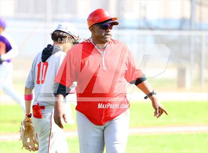 Thumbnail 2 in Dominguez vs. Lynwood photogallery.