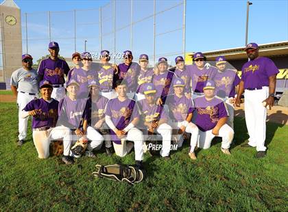 Thumbnail 3 in Dominguez vs. Lynwood photogallery.