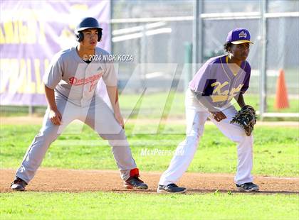 Thumbnail 2 in Dominguez vs. Lynwood photogallery.