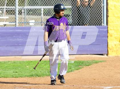Thumbnail 3 in Dominguez vs. Lynwood photogallery.
