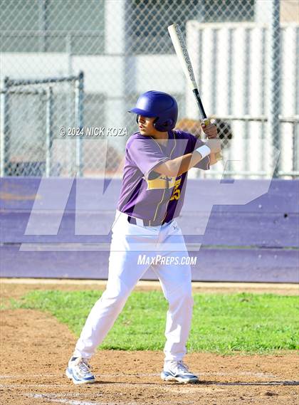 Thumbnail 3 in Dominguez vs. Lynwood photogallery.