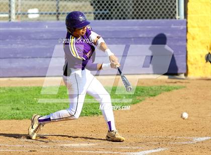 Thumbnail 3 in Dominguez vs. Lynwood photogallery.
