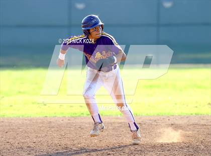 Thumbnail 2 in Dominguez vs. Lynwood photogallery.