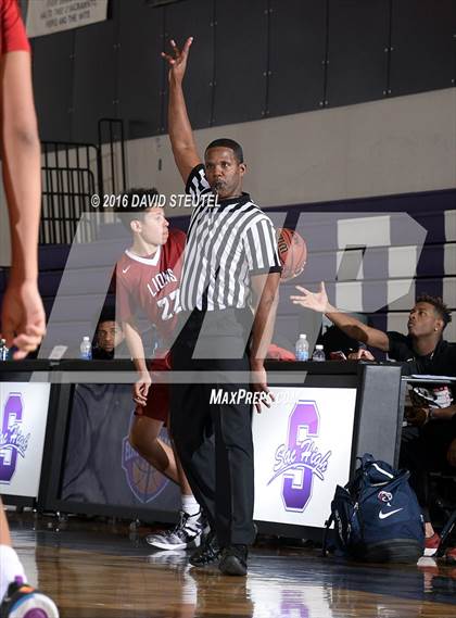 Thumbnail 2 in McClatchy vs. Strake Jesuit (St. Hope Elite Classic) photogallery.