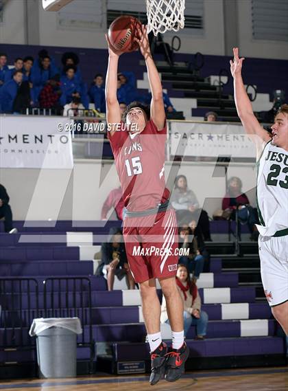 Thumbnail 2 in McClatchy vs. Strake Jesuit (St. Hope Elite Classic) photogallery.