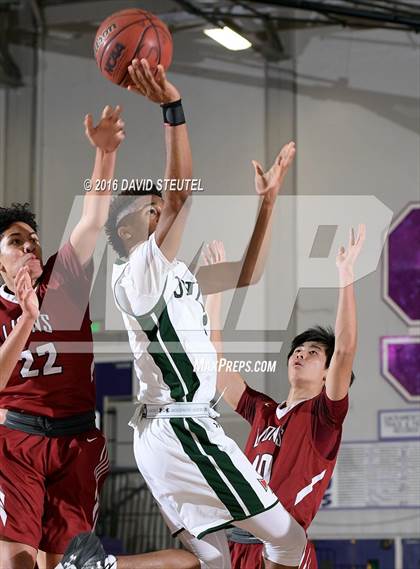 Thumbnail 2 in McClatchy vs. Strake Jesuit (St. Hope Elite Classic) photogallery.
