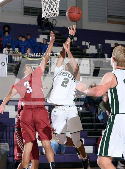 Thumbnail 3 in McClatchy vs. Strake Jesuit (St. Hope Elite Classic) photogallery.