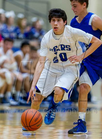 Thumbnail 3 in La Vernia vs. Bandera (UIL 3A Bi-District) photogallery.