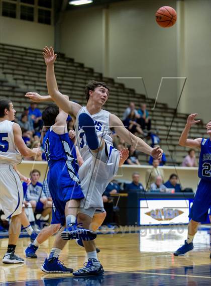 Thumbnail 1 in La Vernia vs. Bandera (UIL 3A Bi-District) photogallery.