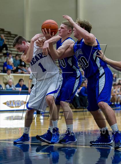 Thumbnail 2 in La Vernia vs. Bandera (UIL 3A Bi-District) photogallery.