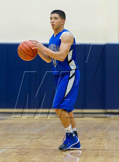 Thumbnail 3 in La Vernia vs. Bandera (UIL 3A Bi-District) photogallery.