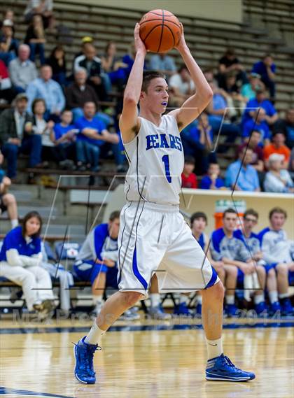 Thumbnail 2 in La Vernia vs. Bandera (UIL 3A Bi-District) photogallery.