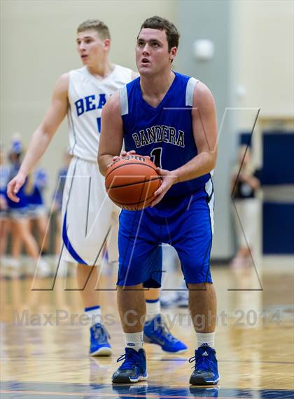 Thumbnail 2 in La Vernia vs. Bandera (UIL 3A Bi-District) photogallery.