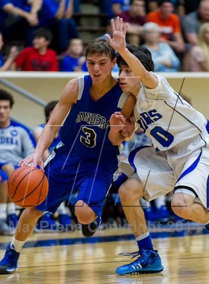 Thumbnail 1 in La Vernia vs. Bandera (UIL 3A Bi-District) photogallery.