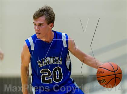 Thumbnail 2 in La Vernia vs. Bandera (UIL 3A Bi-District) photogallery.