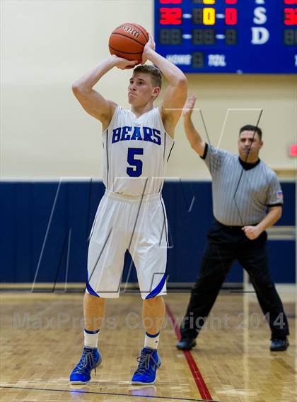 Thumbnail 3 in La Vernia vs. Bandera (UIL 3A Bi-District) photogallery.