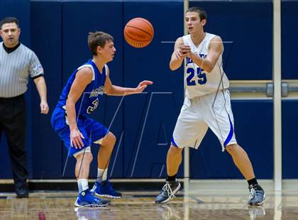 Thumbnail 2 in La Vernia vs. Bandera (UIL 3A Bi-District) photogallery.