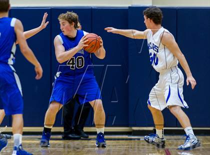Thumbnail 3 in La Vernia vs. Bandera (UIL 3A Bi-District) photogallery.